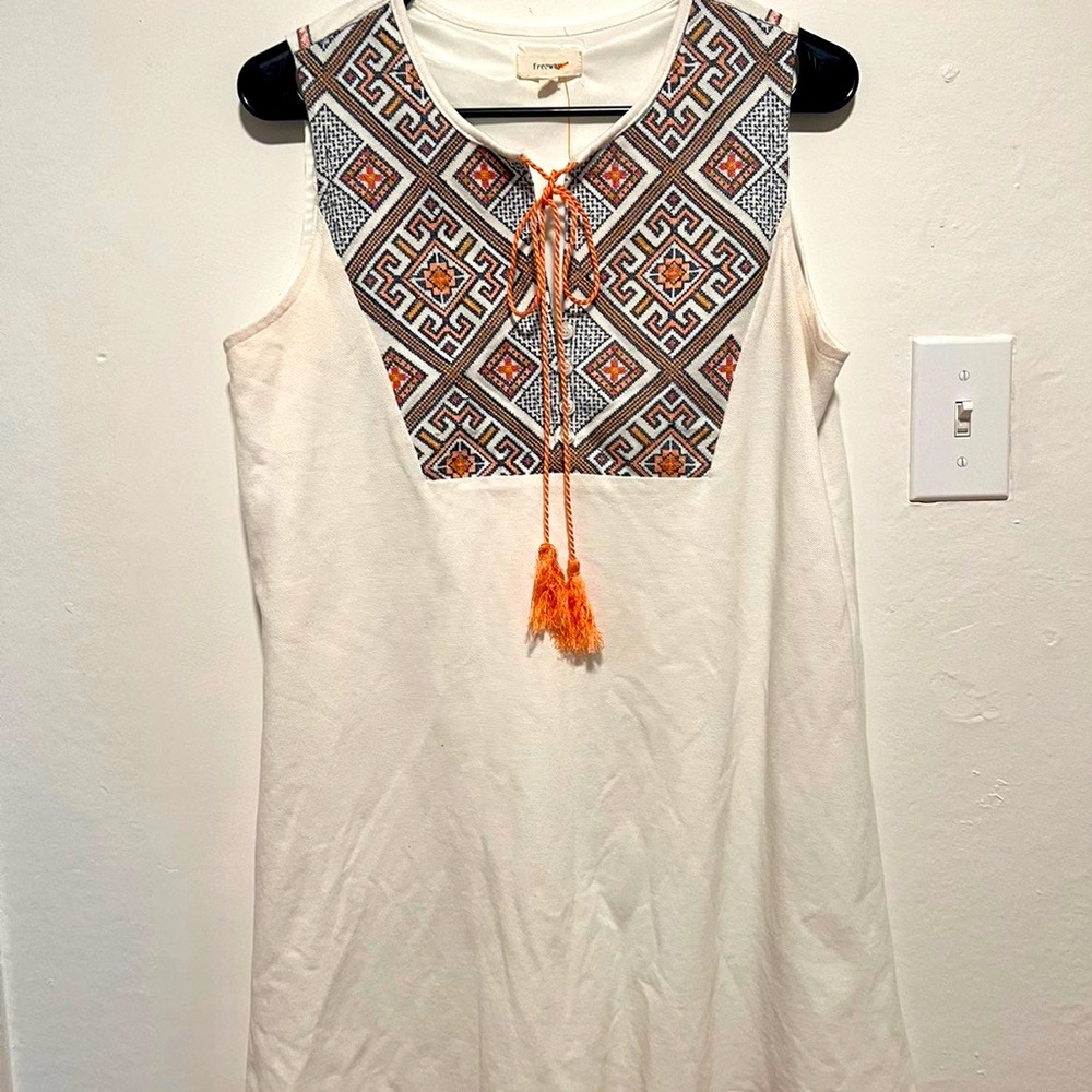 Freeway Aztecs design embroidered sleeveless mini white dress large